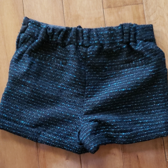 Girls shorts with black velvet bow, 4-5yrs - Picture 4 of 4